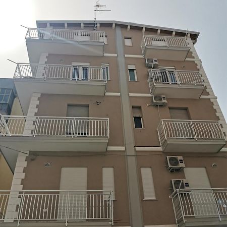 Palazzo Buscema - Appartamenti & Residence Crotone Dış mekan fotoğraf